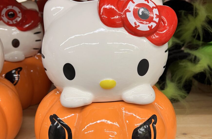Hello Kitty Halloween pumpkin